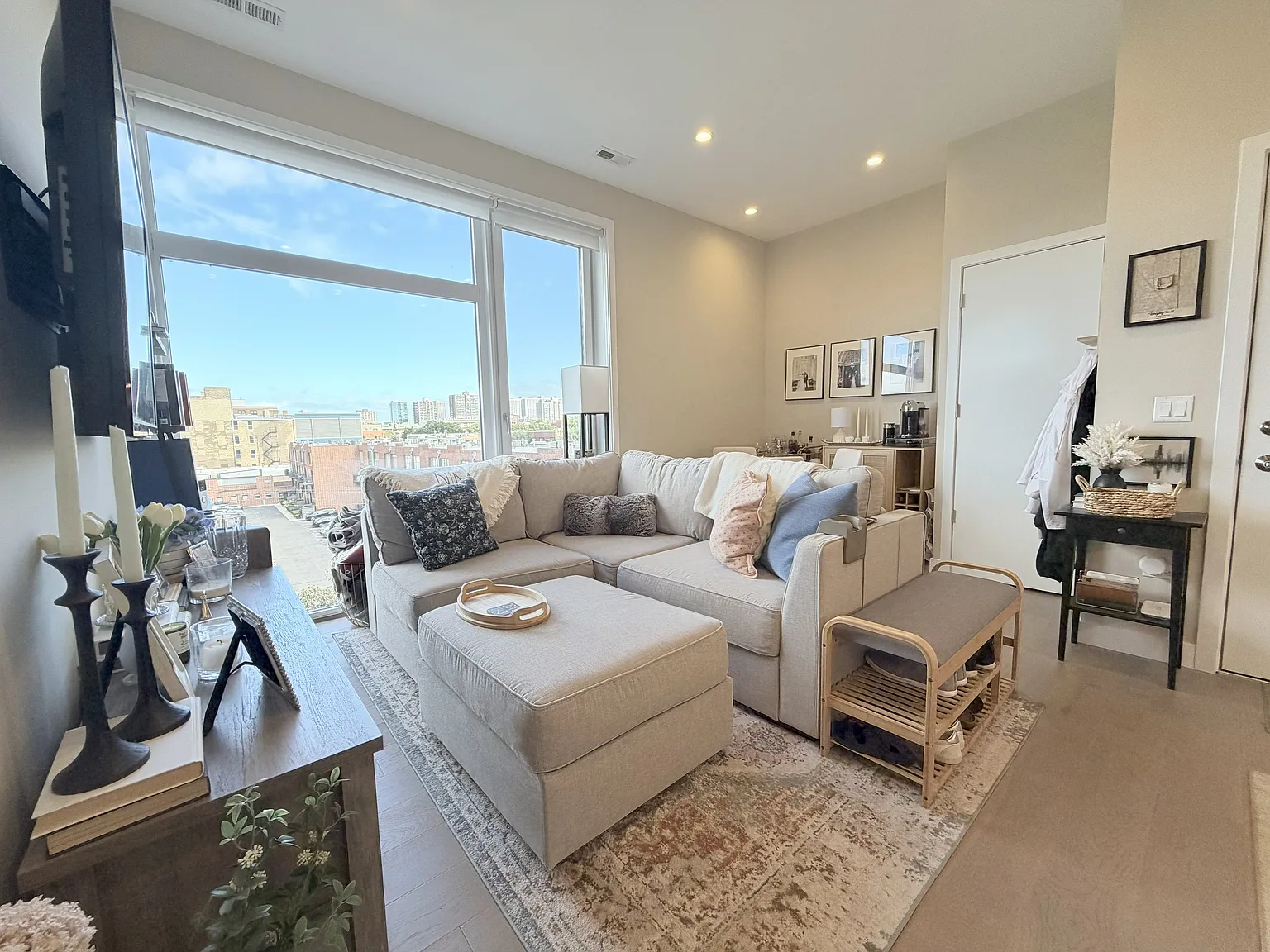 2 bed, 900 sqft, $3,350 — Photo 2