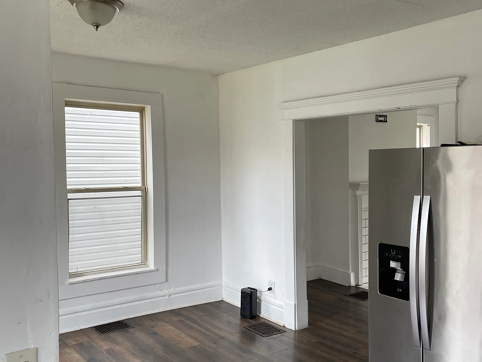 4 bed, 1.5 bath, 2000 sqft, $2,000 — Photo 2