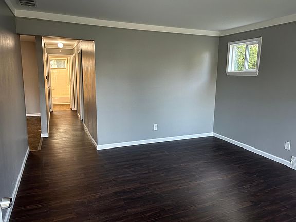 4th image of 22513 Oaklane St