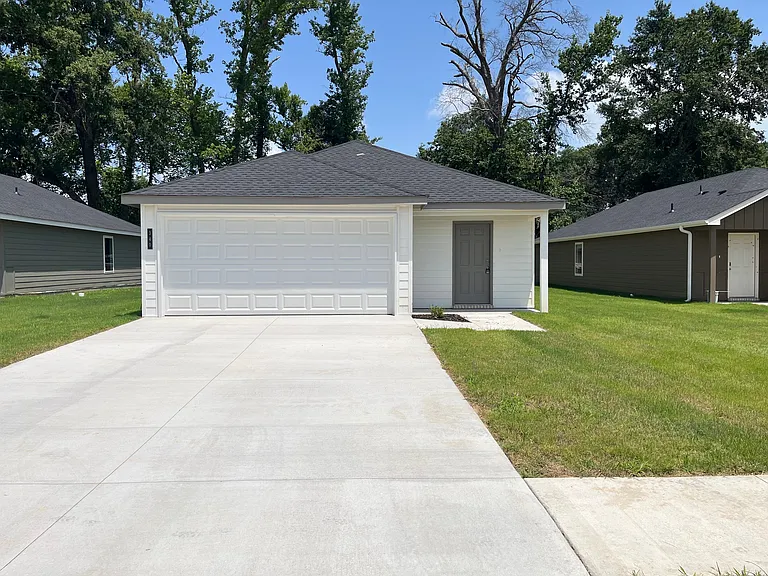 340 Moonlight Graham Blvd — Photo 1