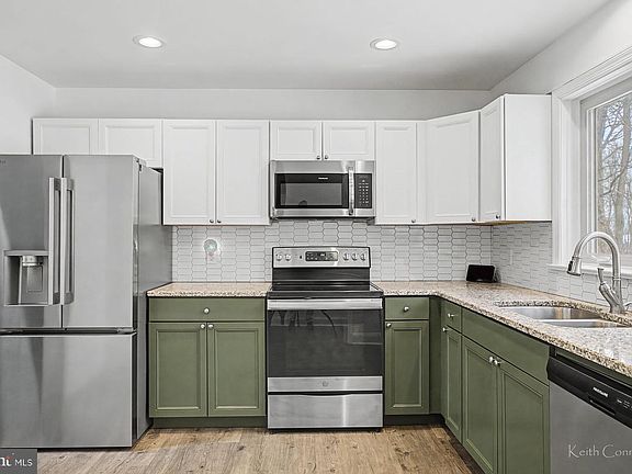 4th image of 8 Laurel Dr