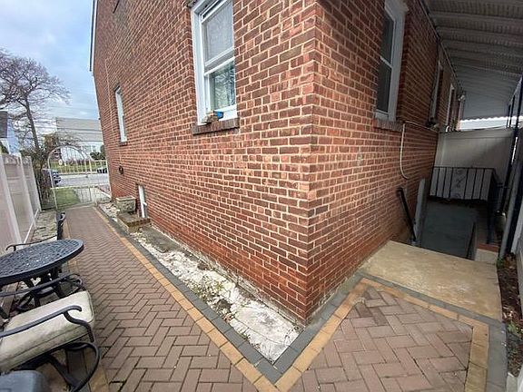 5th image of 240 Delano Ave W #B