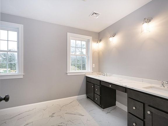 5th image of 6 Screenhouse Ln