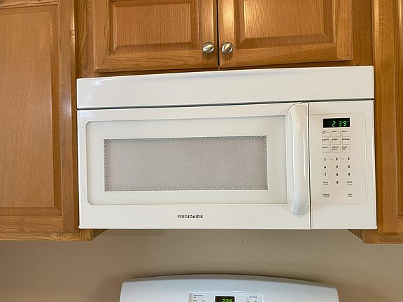 5th image of 15466 Pennock Ln