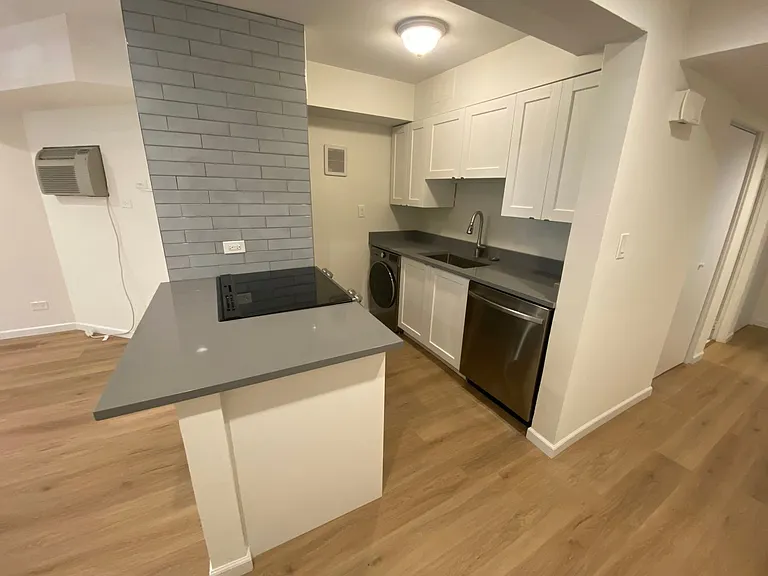 3454 N Elaine Pl #G — Photo 6