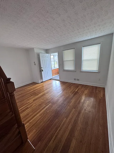 2 bed, 896 sqft, $1,800 — Photo 3