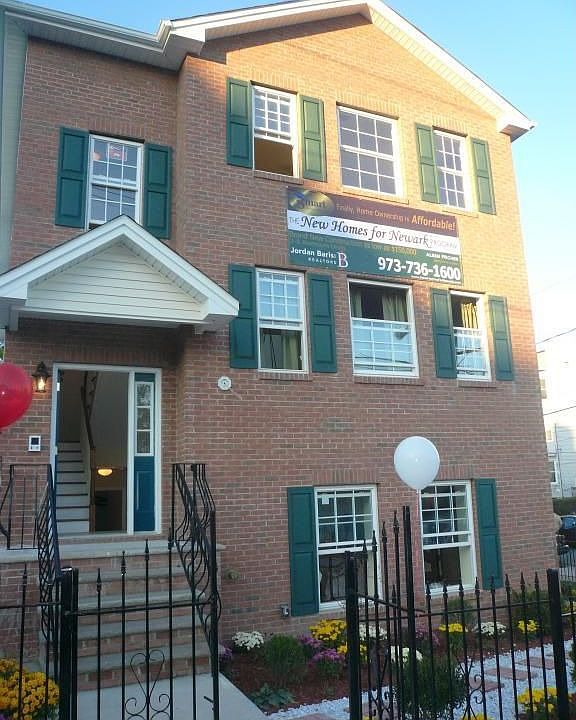 1st image of 283-285 Hawthorne Ave
