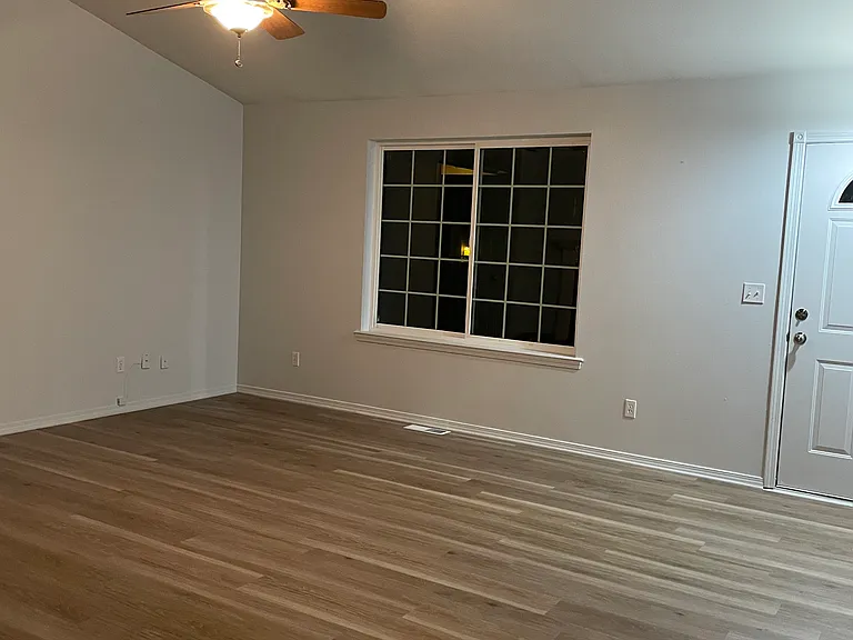 2214 N Abbey Glen Ct — Photo 5
