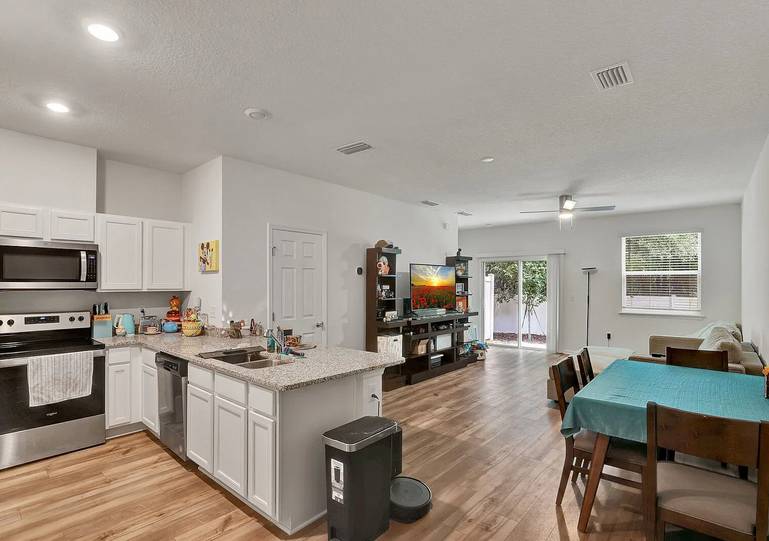 Like new 2 bedroom/ 2.5 bathroom townhome in Mandarin! — Photo 3