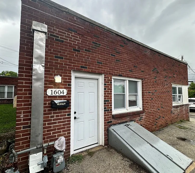 1604 E Macdade Blvd