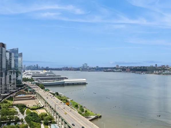 200 Riverside Boulevard 23A image 2 of 12