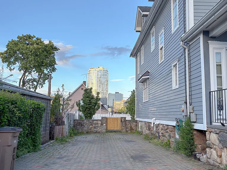 87 Stephen St #1C — Photo 17