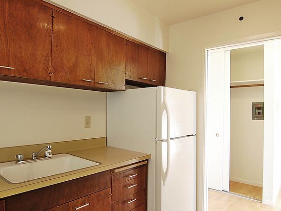 5th image of 675 25th Ave APT 302