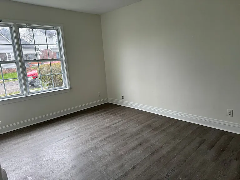 655 Chestnut St — Photo 4