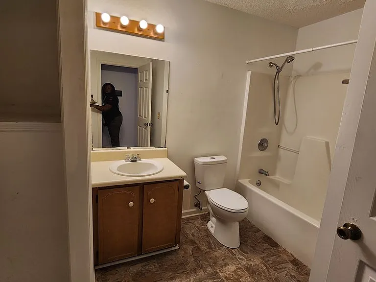 1102 Tomahawk Trl — Photo 15