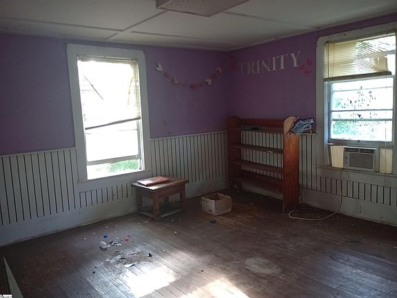 3rd image of 107 Academy St