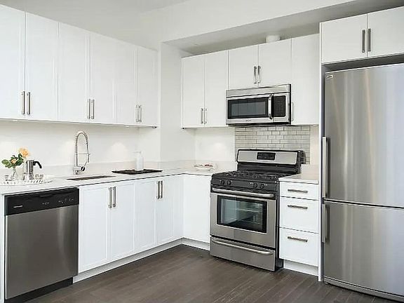 4th image of 44 E End Ave APT 4E