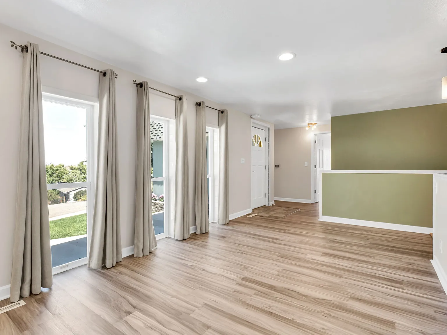 4 bed, 2256 sqft, $3,000 — Photo 2