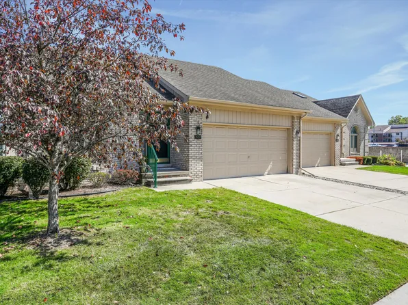 35152 Kings Forest Blvd, Clinton Township, MI 48035
