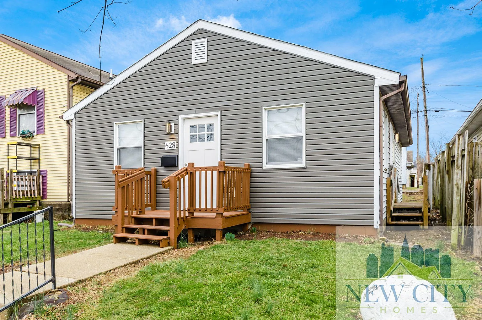 628 Reynolds Ave photo 1