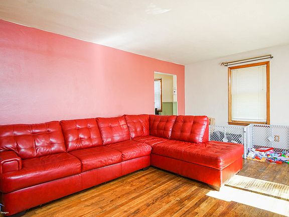 4th image of 1531 Wentworth Ave