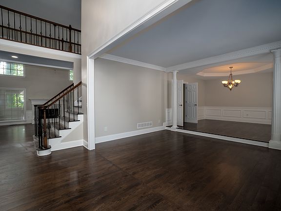 5th image of 125 Norwick Way