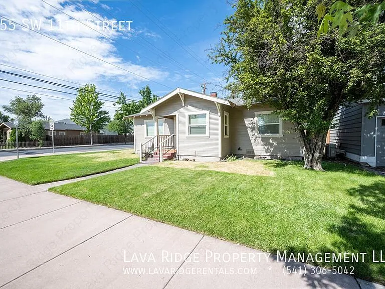 655 SW 11th St — Photo 1
