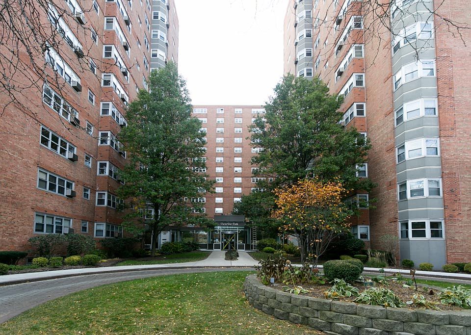 1st image of 4950 N Marine Dr APT 1504
