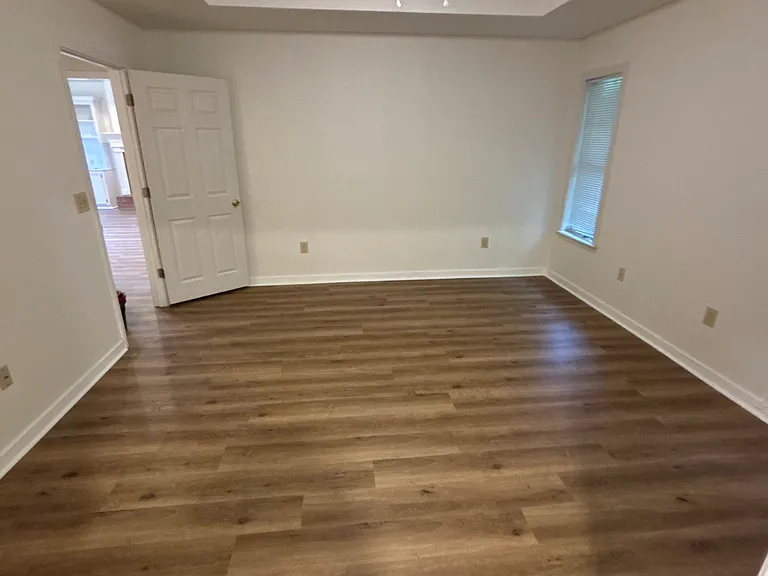 212 Hawthorne Dr — Photo 5