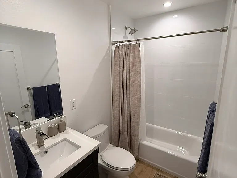 11140 Oxnard St #5952 — Photo 8