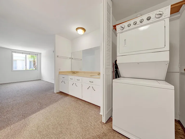 5301 Balboa Blvd #M8 — Photo 13
