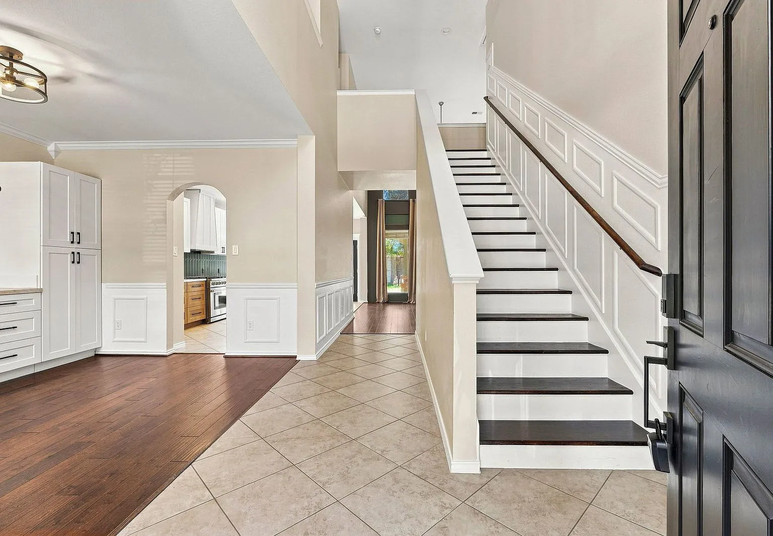 4 bed, 2.5 bath, 2519 sqft, $2,650 — Photo 3