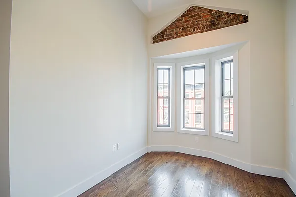 Rented by Nooklyn NYC LLC | media 44