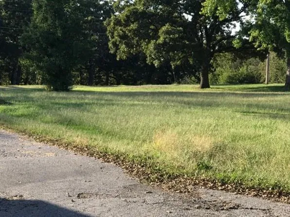 S Gold St, Paola, KS 66071