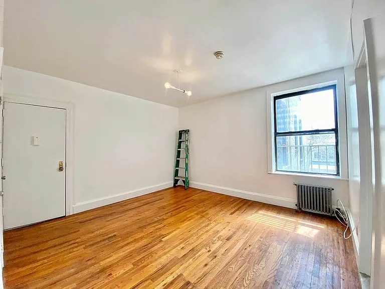 666 Hancock St #3 — Photo 2