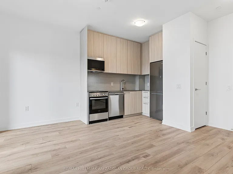 7437 Kingston Rd #820 — Photo 4