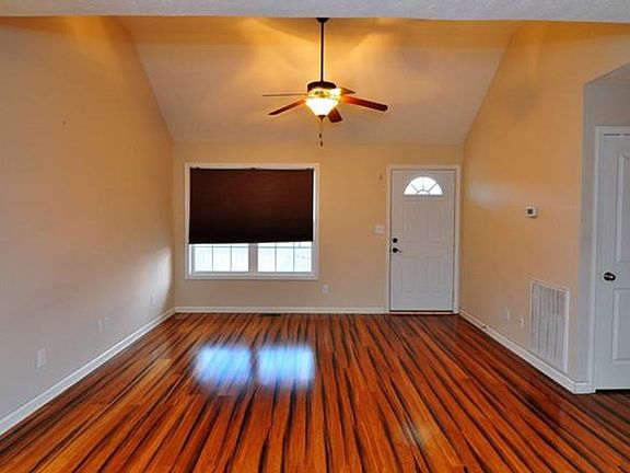 5th image of 571 Oakmont Dr