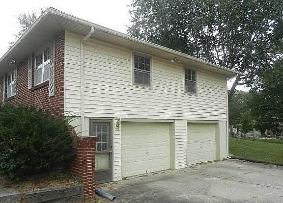 5th image of 8327 Corona Ave