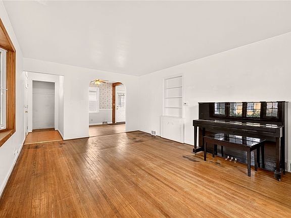 5th image of 412 W Hickory St