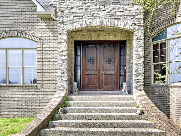 2nd image of 635 Chicken Rd