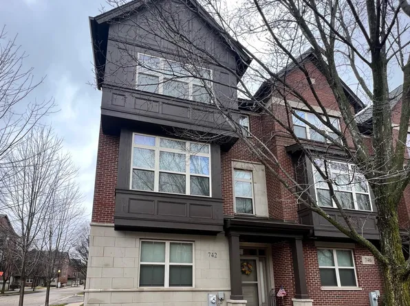 742 Summit Ln, Vernon Hills, IL 60061