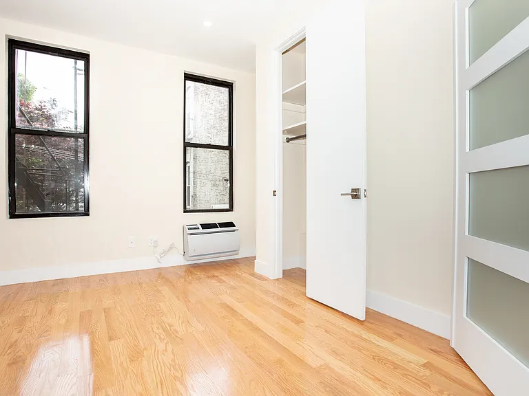 67 Diamond St #2R — Photo 8