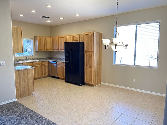 Kitchen & Dining Area