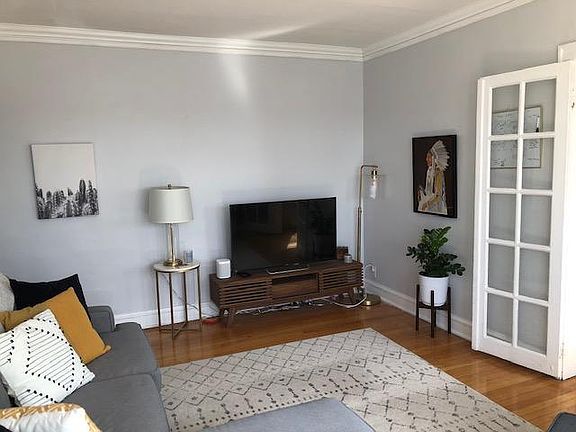3rd image of 4353 N Paulina St APT 2B