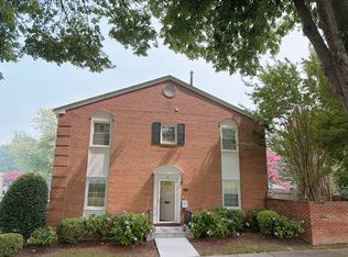 4360 Greenberry Ln, Annandale, VA 22003