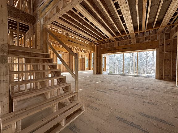 5th image of 915 Cooks Rd