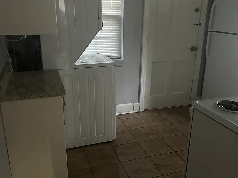 1067 Boulevard — Photo 4