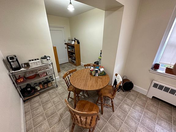 2nd image of 522 Belmont St #8