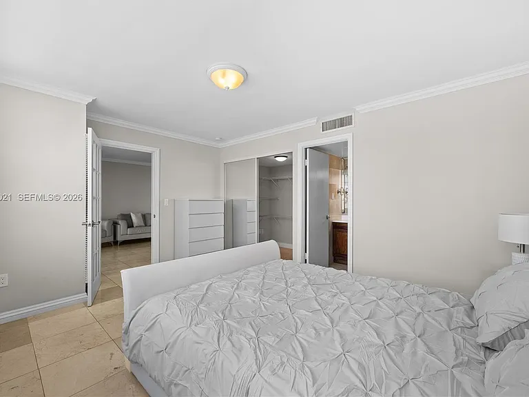 18011 Biscayne Blvd #902 — Photo 9