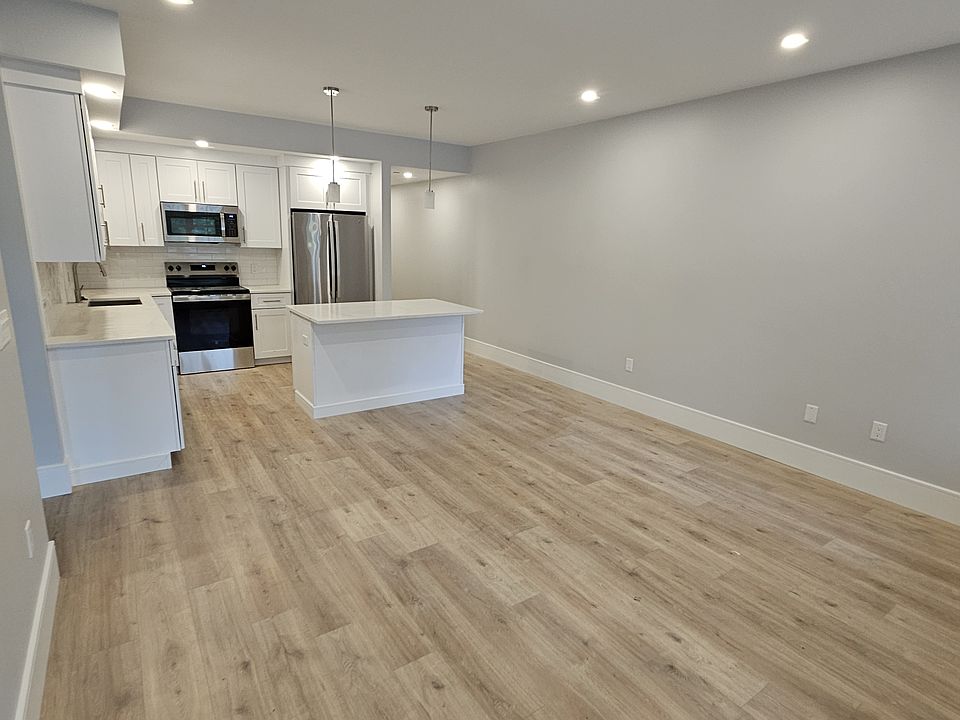 1st image of 124 Kenrick St #3